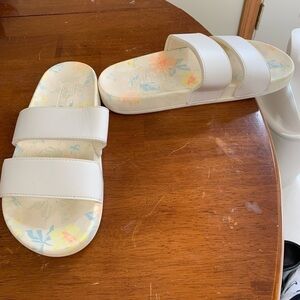 PINK Victoria’s Secret slides sandals no size tag L-10 in ? 6-7